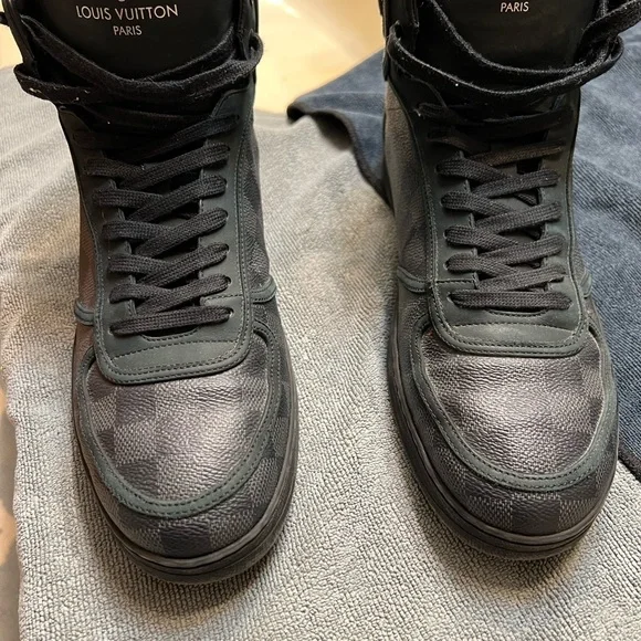 Men’s Louis Vuitton shoes - Picture 7 of 8